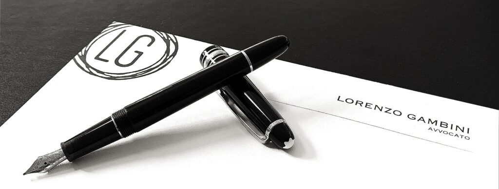 Penna stilografica Montblanc su documento con logo LG e nome Avvocato Lorenzo Gambini. Avvocato civilista a Prato.